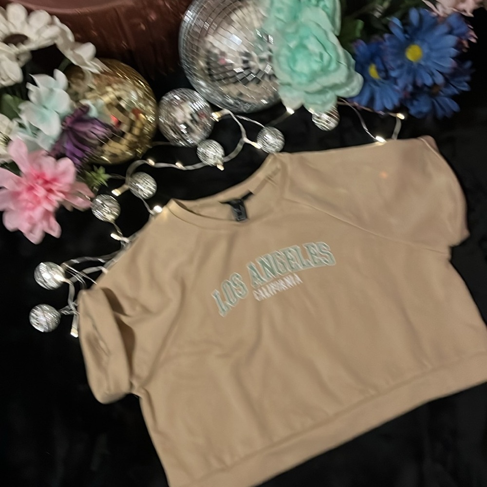 Short Sleeve Crew Neck Crop Top - Picture 3 of 8